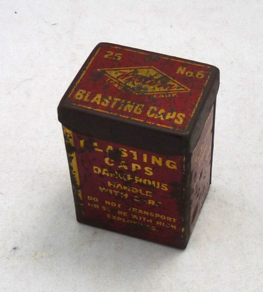 Antique Western Blasting Cap Tin No 6 red