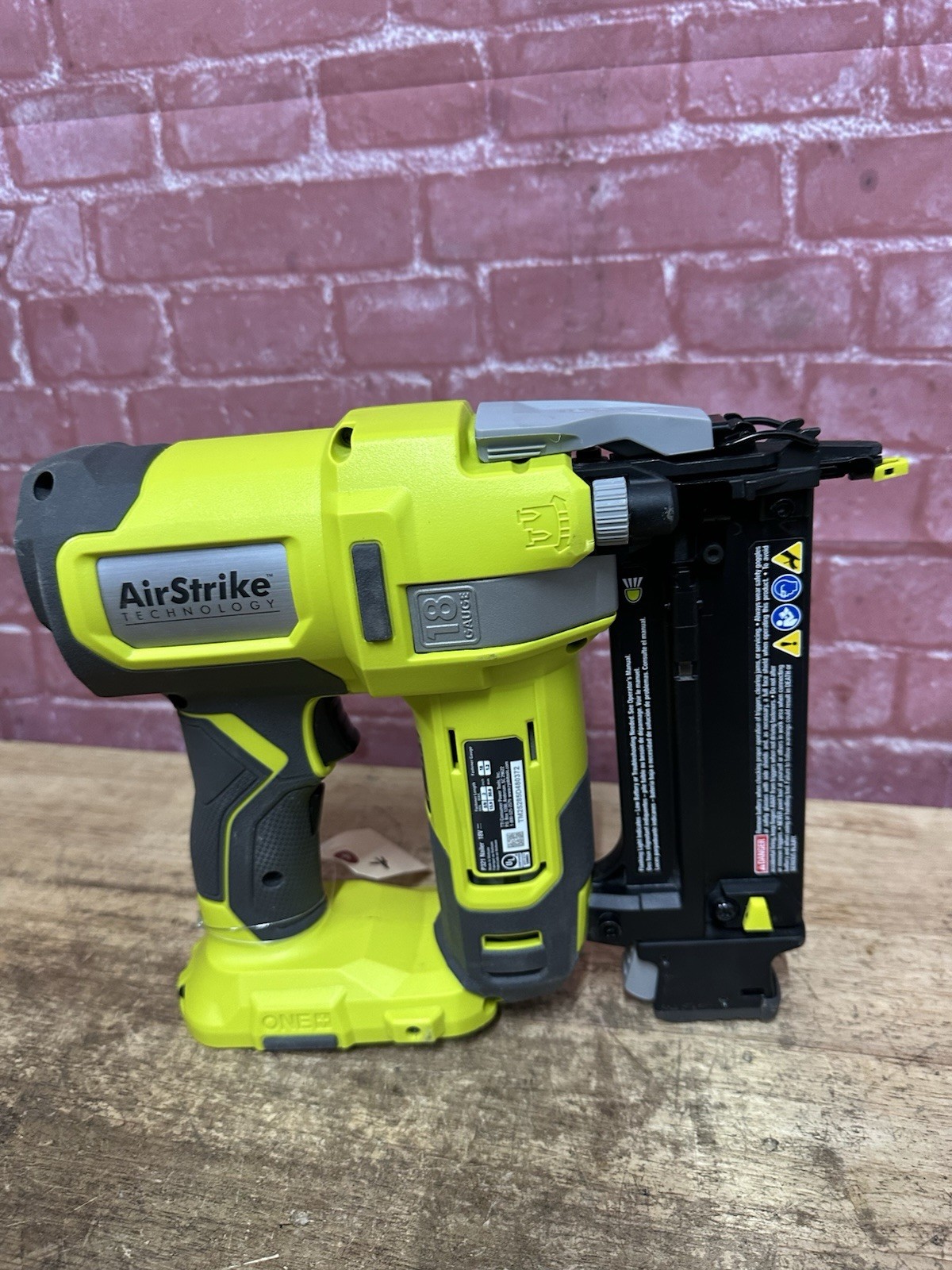 RYOBI ONE+ 18V 18-Gauge Cordless AirStrike Brad Nailer P321 (Tool Only) Used