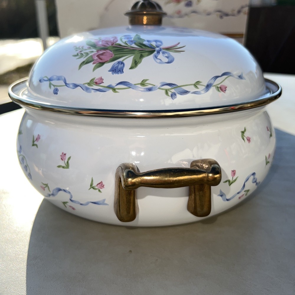 French Fluer 3 quart covered casserole pan