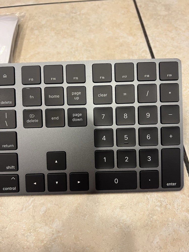 Apple A1843 Wireless Bluetooth Magic Keyboard With Numeric Keypad BLACK !