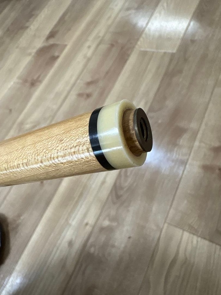 Adam Billiard Cue 20oz with Case (Old Model) #0422