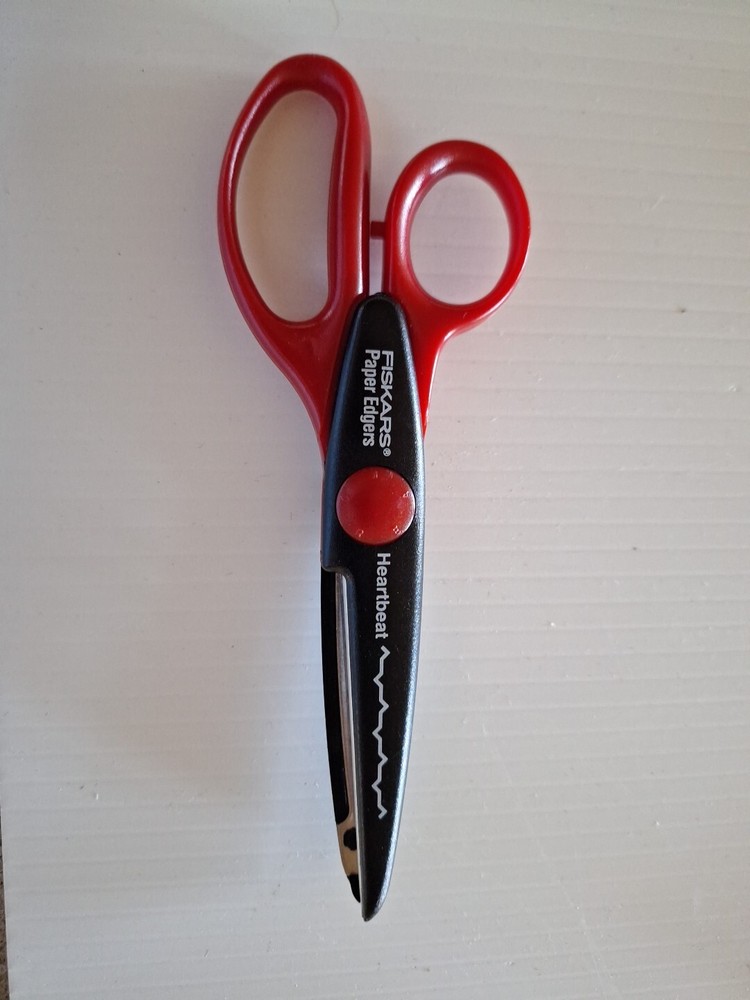 Fiskars Paper Edgers Heartbeat