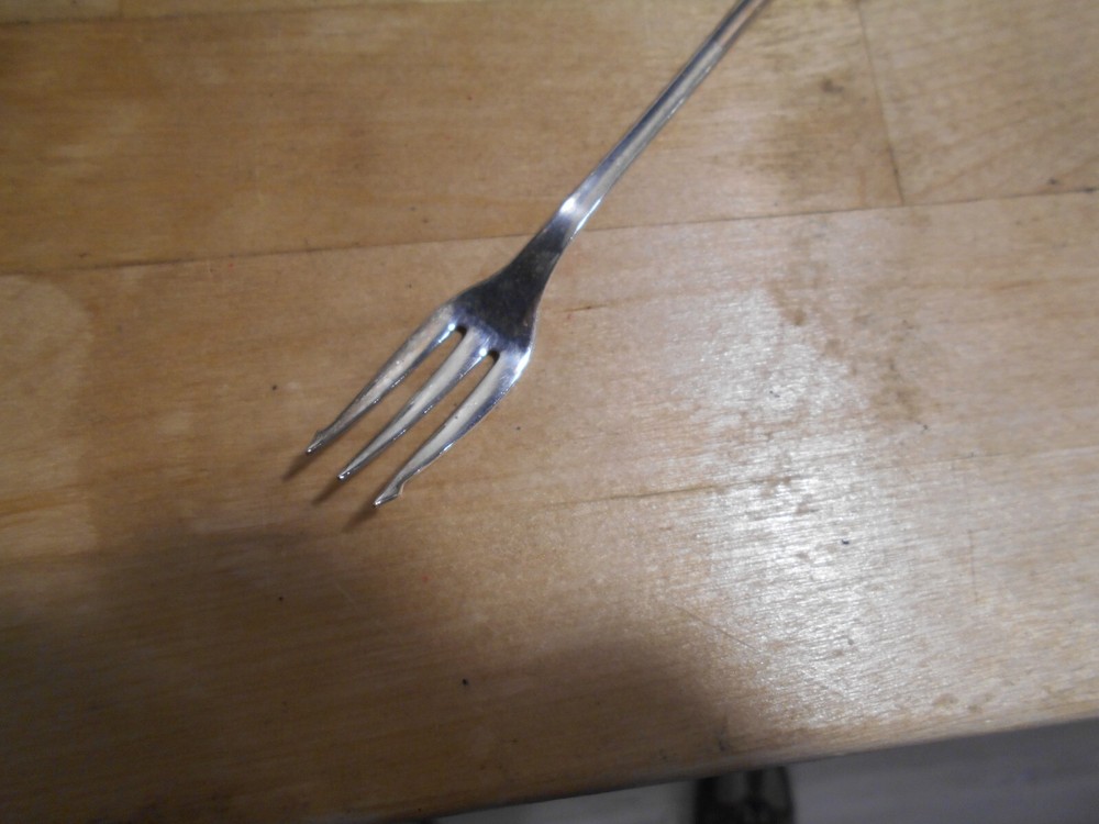 SSP 1915 ENDICOTT Pattern 7" Pickle Fork Silverplate Flatware 7462