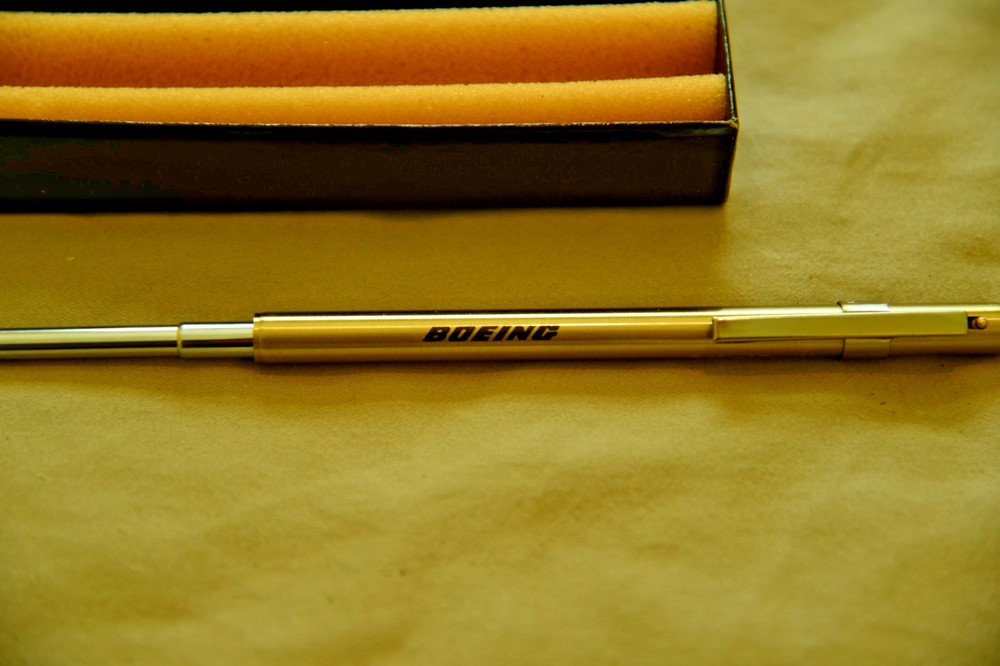 Boeing Pen Pointer Silver / Gold Tone Pen w/Gift Box