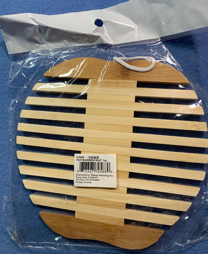 BAMBOO Trivet / hot pad - 7 inches - Apple shape - NEW --b