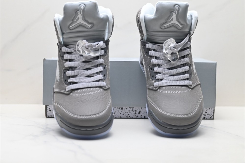 DD0587-002 AJ5 “Wolf Grey” (2026)