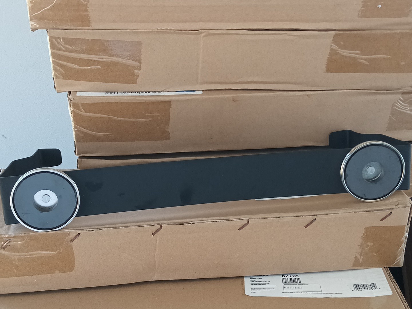 New Pig Corporation 57701 PIG Magnetic Roll Holder **FREE SHIPPING!!**