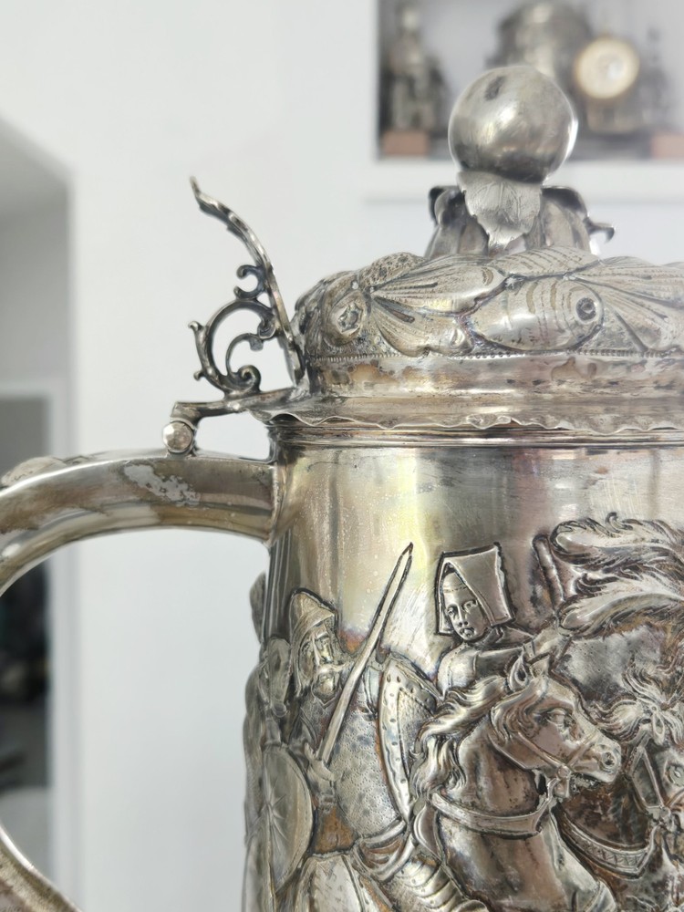 18c LARGE GERMAN SOLID SILVER REPOUSSE TANKARD Partially Gilt, Battle Scene