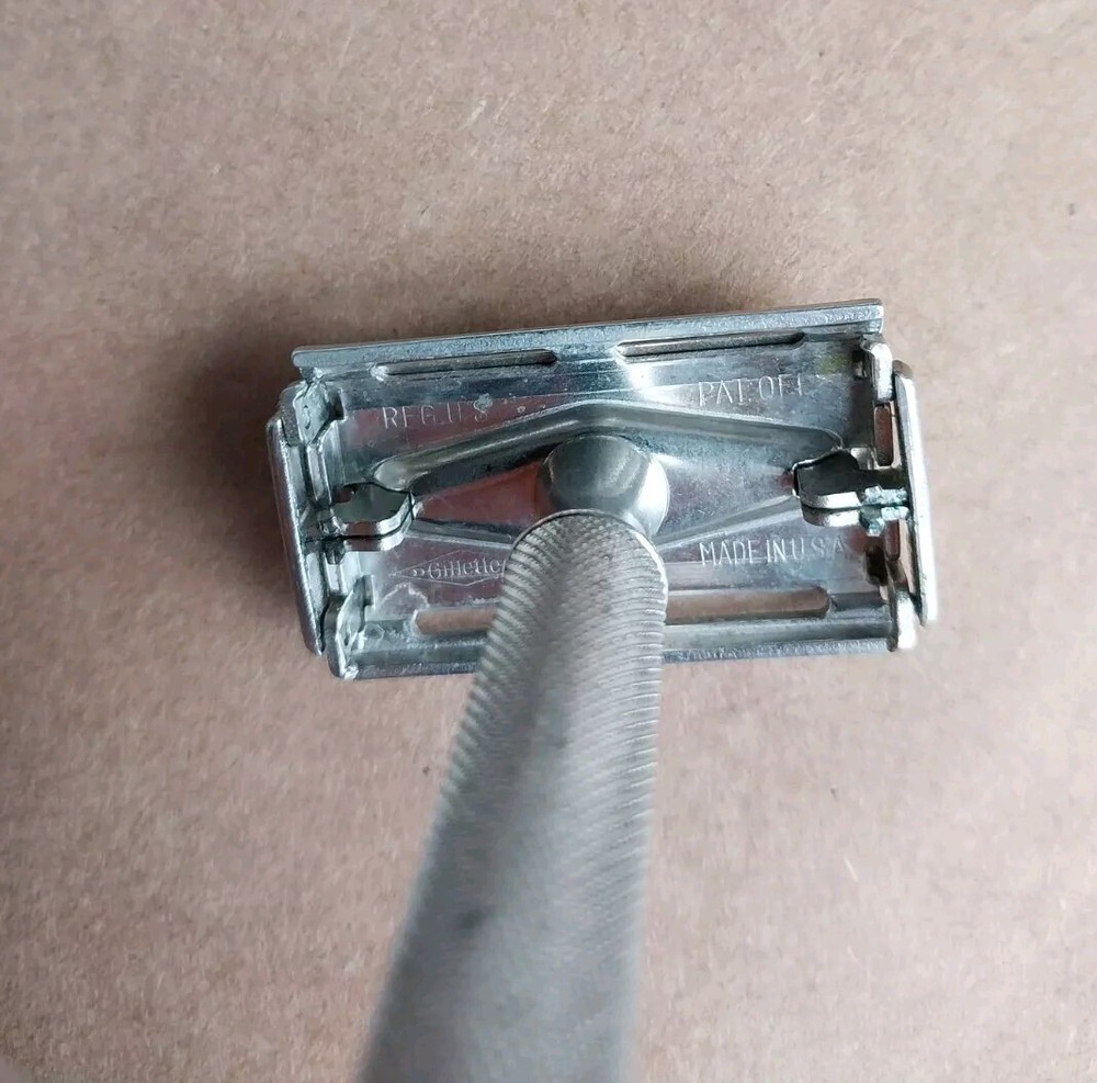 Vintage 1950 Gillette Super Speed Safety Razor Notched Post No Date Code