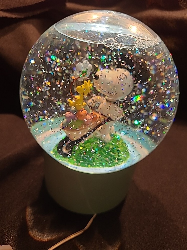 Snoopy Easter LIGHT UP Water Globe Snow Globe Please Read