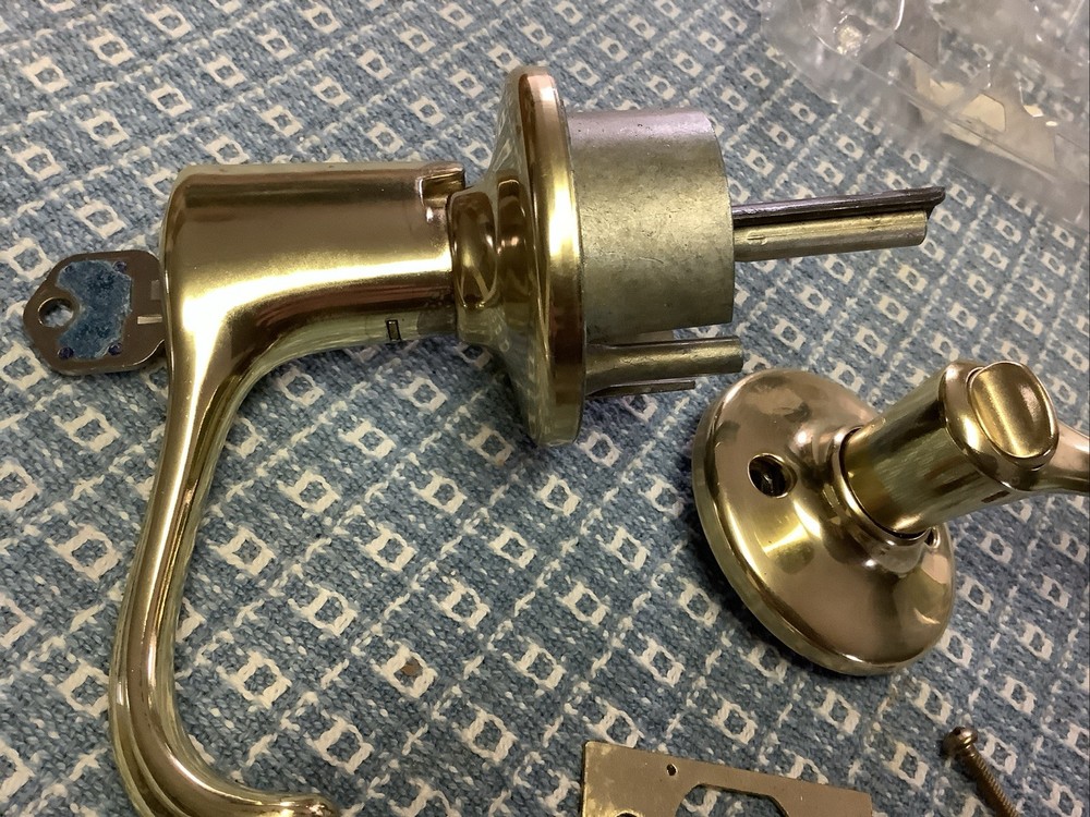 Kwikset Keyed Entry Lockset, One Key. Preowned.