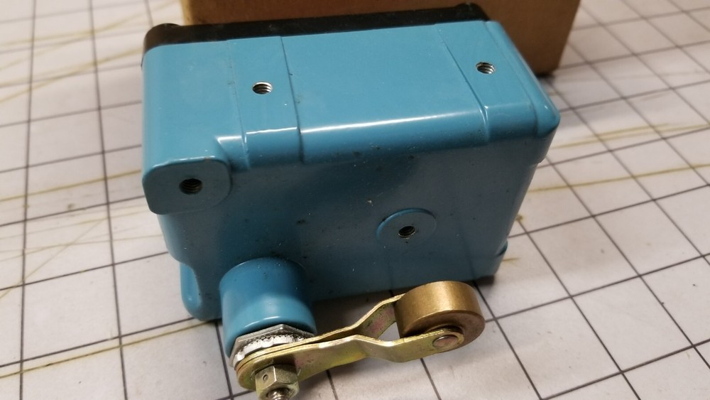 Honeywell EX-AR 9842 Micro Switch 9843 single roller arm Explosion Proof snap