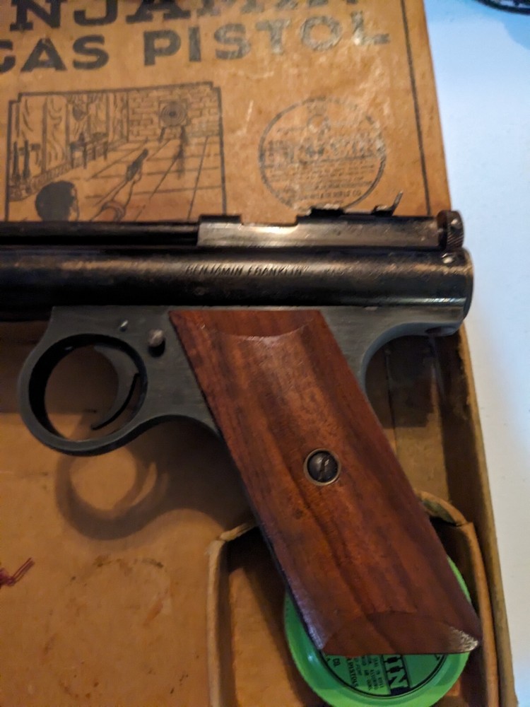 Benjamin 257 in box .177 co2 pistol