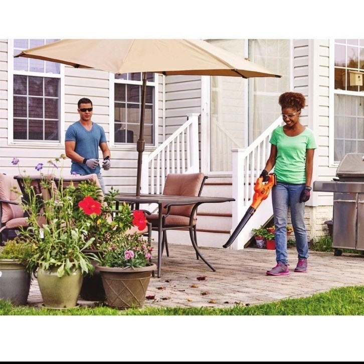 20V MAX Cordless Battery Powered String Trimmer & Leaf Blower Combo Kit with (2)