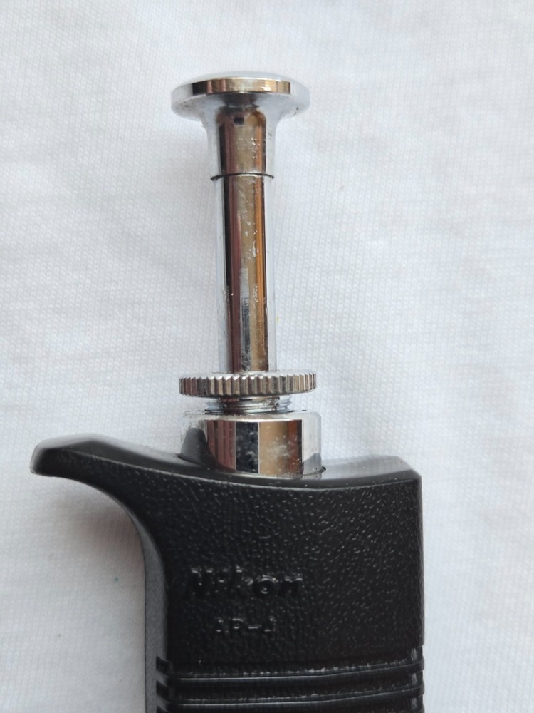 Original NIKON AR-4 Double Remote Shutter Release in Excellent Condition