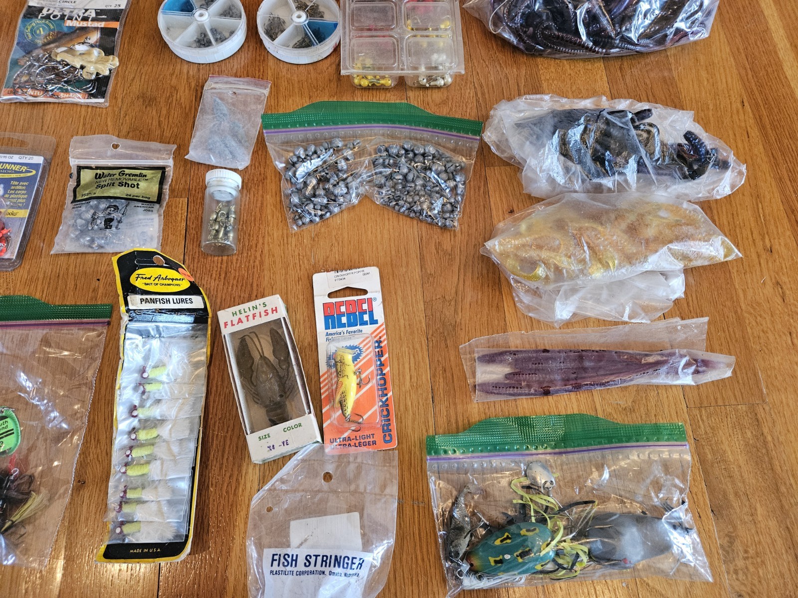 ~ Fishing Tackle Box Lot Hooks Swivels Leads Weights Lead Head Eagle Claw +++ ~