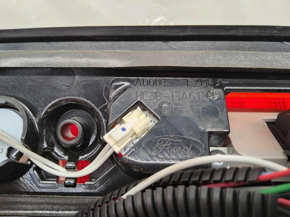3rd Brake Light Avoidance Lamp FORD F250 SD PICKUP 19