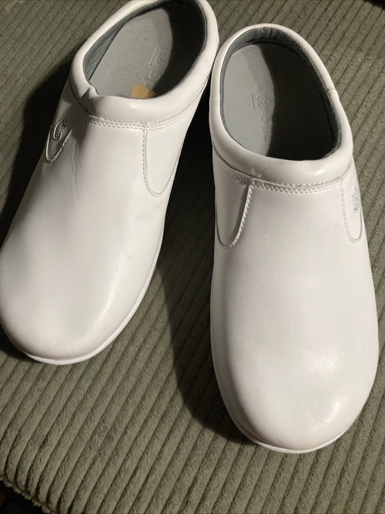 Spenco White Slip-on’s