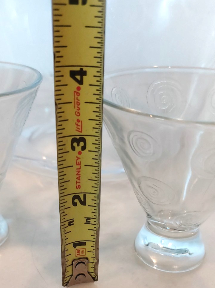 Hypnotic Martini Glasses With Plastic Ice Bucket