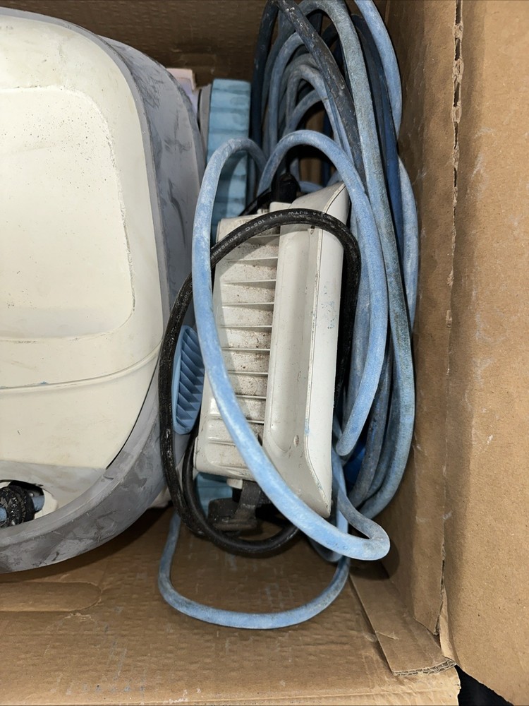 Maytronics Dolphin S200 Robotic Pool Cleaner 88886202 Untested