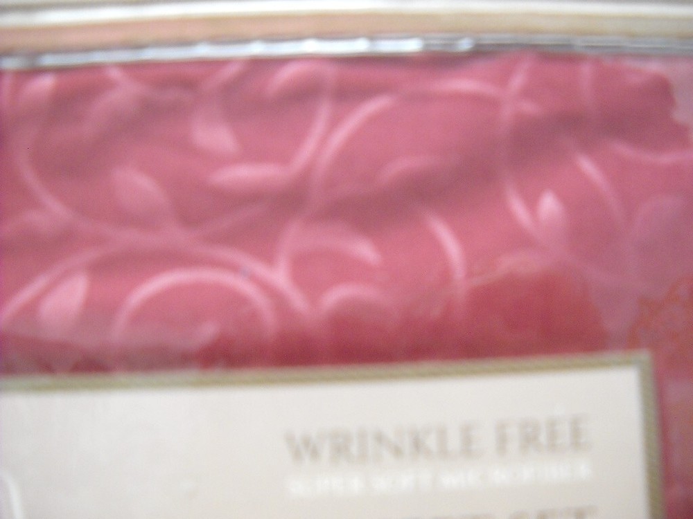 Home Dynamix Willow Collection 4-Piece Bed Sheet Full Brick Red Vines Pattern