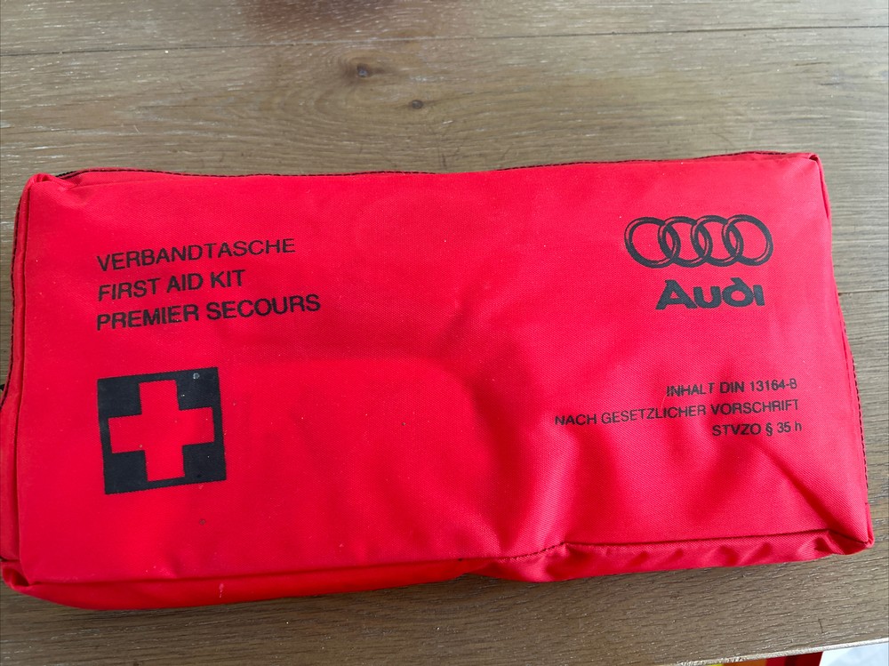AUDI FIRST AID KIT 13164-B Mostly New