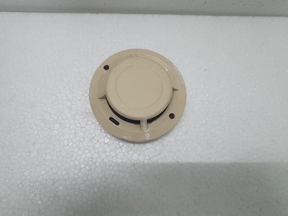 SYSTEM SENSOR SMOKE DETECTOR MODEL 1151