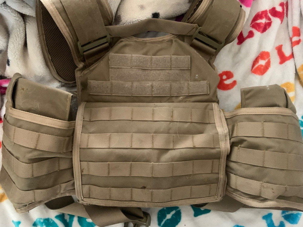 Bullet Proof Vest Level 3 with plates front and back. Adjustable