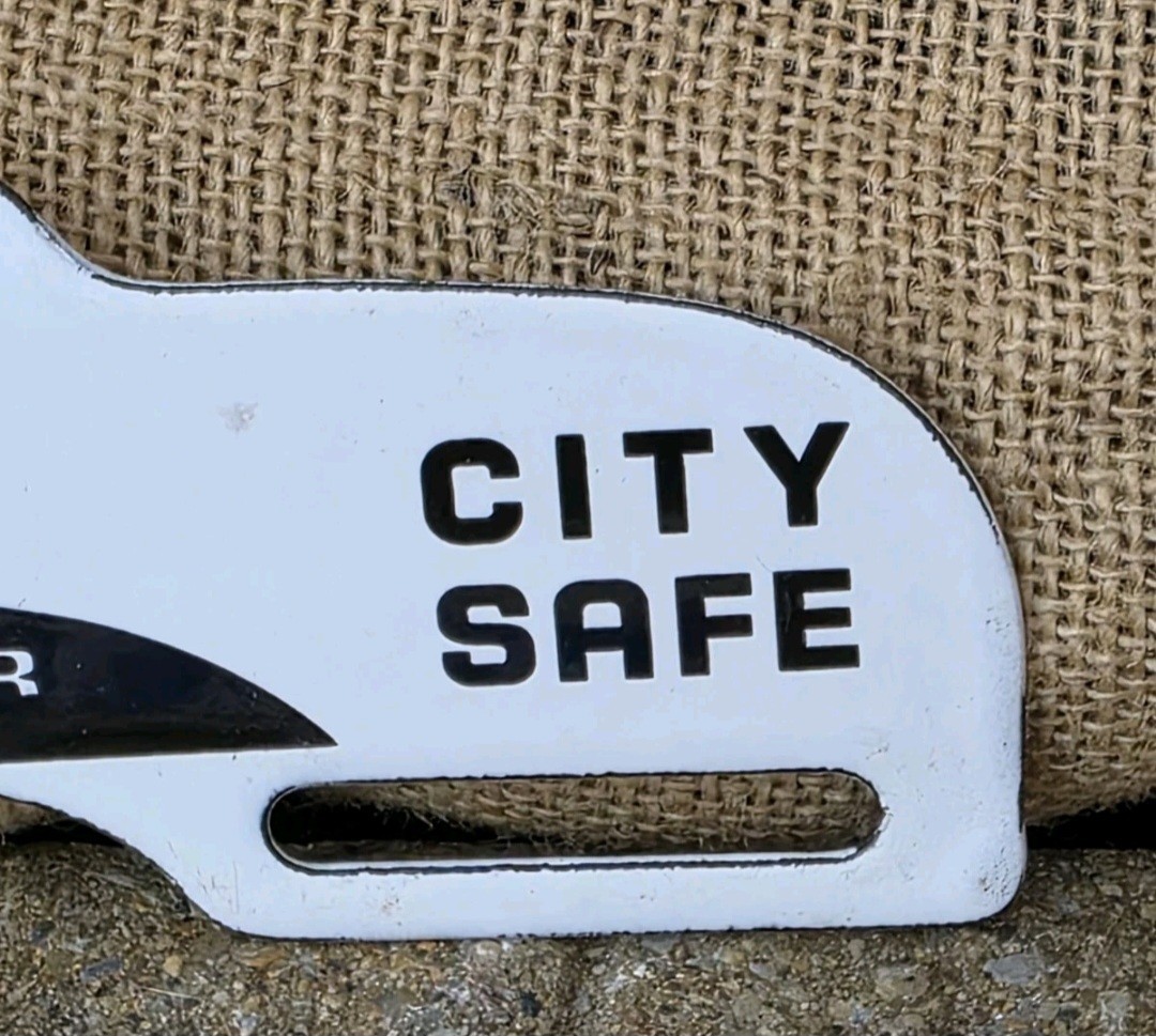 VINTAGE DRINK PEPSI COLA LICENSE PLATE TOPPER 11" X 5".