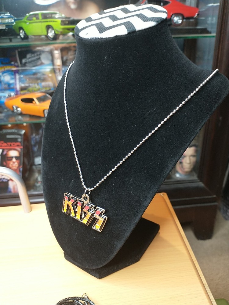 KISS - Necklace / Pendant, (Color)