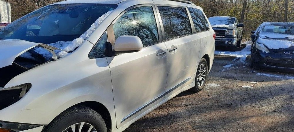 Used A/C Selector Switch fits: 2019 Toyota Sienna automatic temperature control