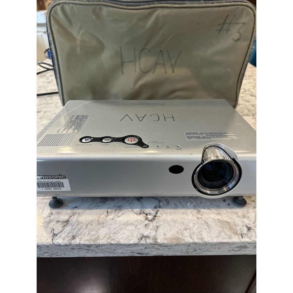 Panasonic PT-LC76U, LCD Projector, Tested, see Video with cords