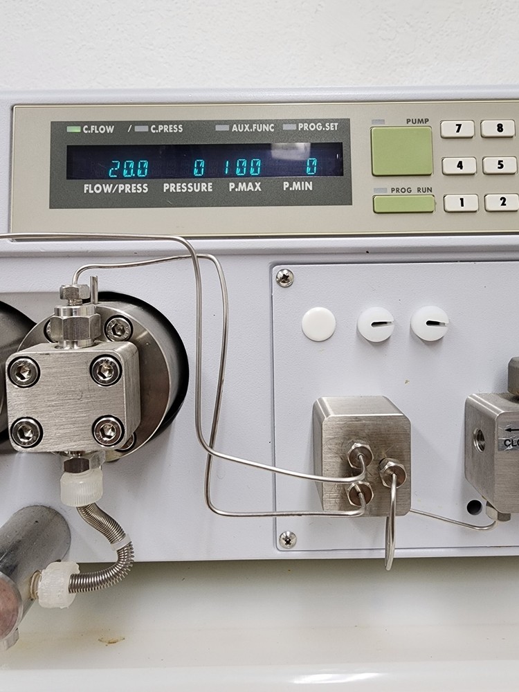 Shimadzu LC-8A Preparative Liquid Chromatography Pump Powers On