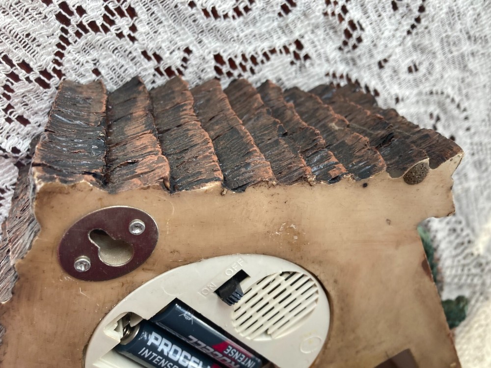 WMG 2005 Rustic FREEDOM Eagle Cuckoo quartz Chime Clock with pinecones