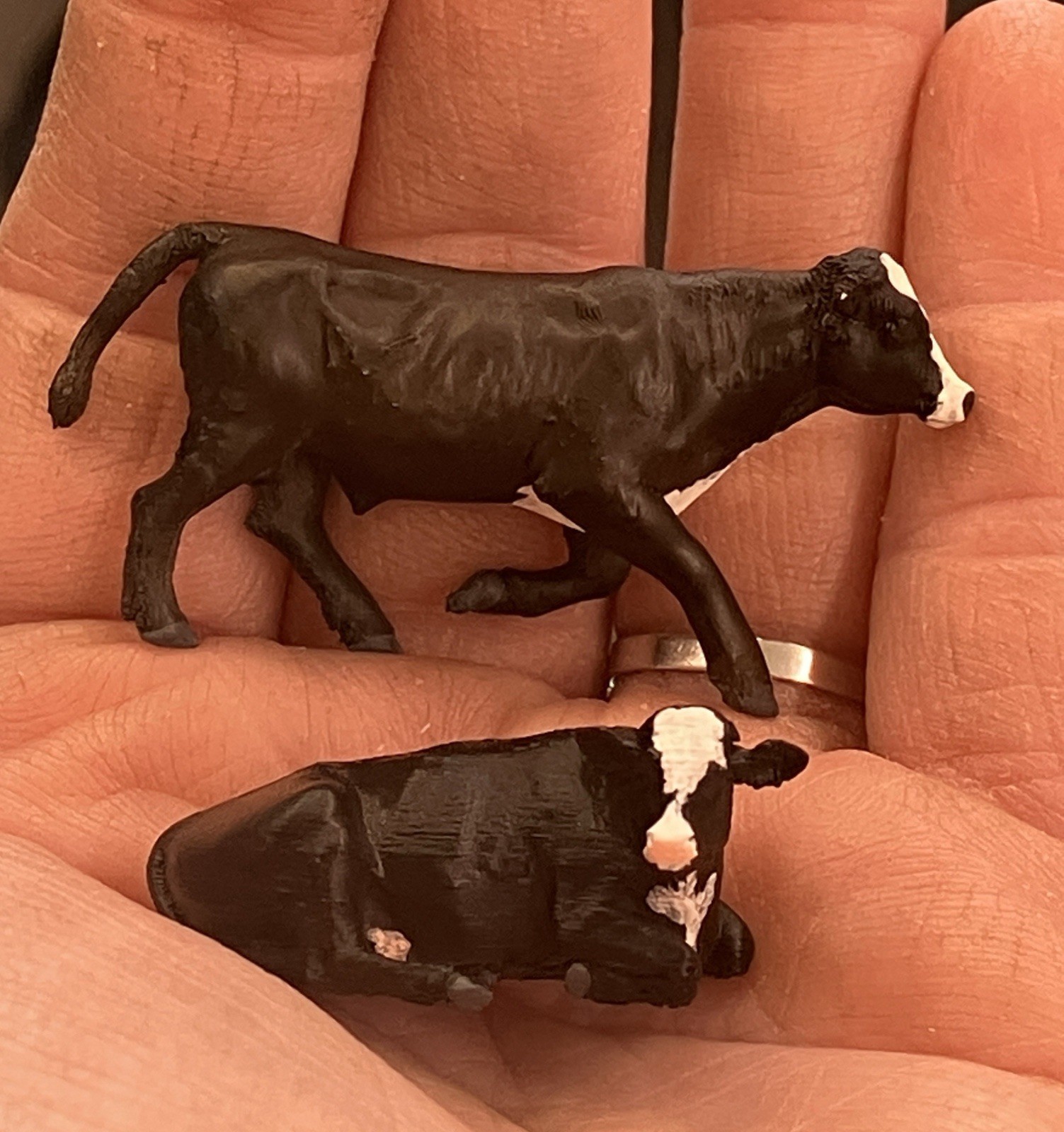 3D Print 1:64 - Laying Down Cow & Running Bull Cattle Farm Scene Like Ertl