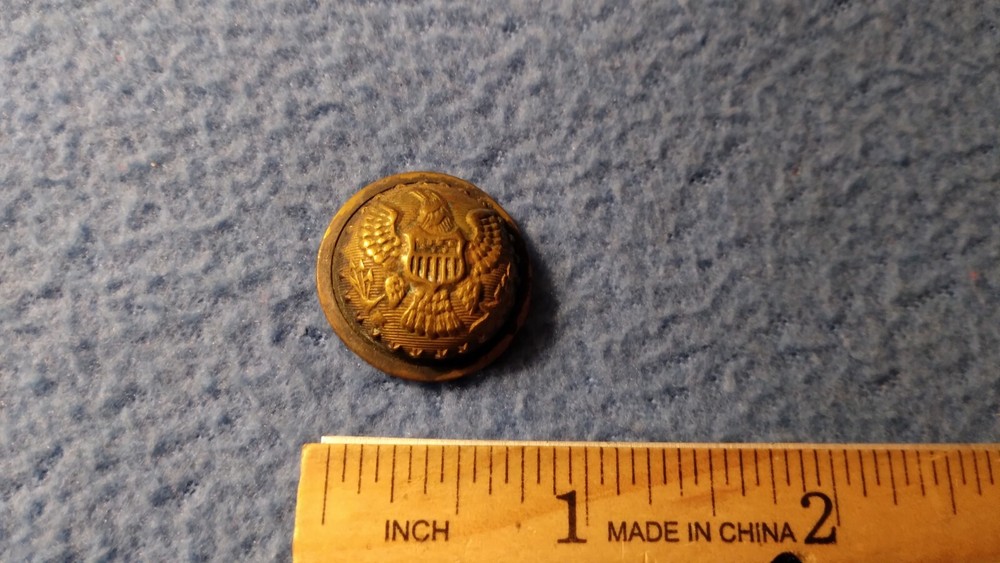 OLD ANTIQUE VINTAGE - EAGLE BUTTON