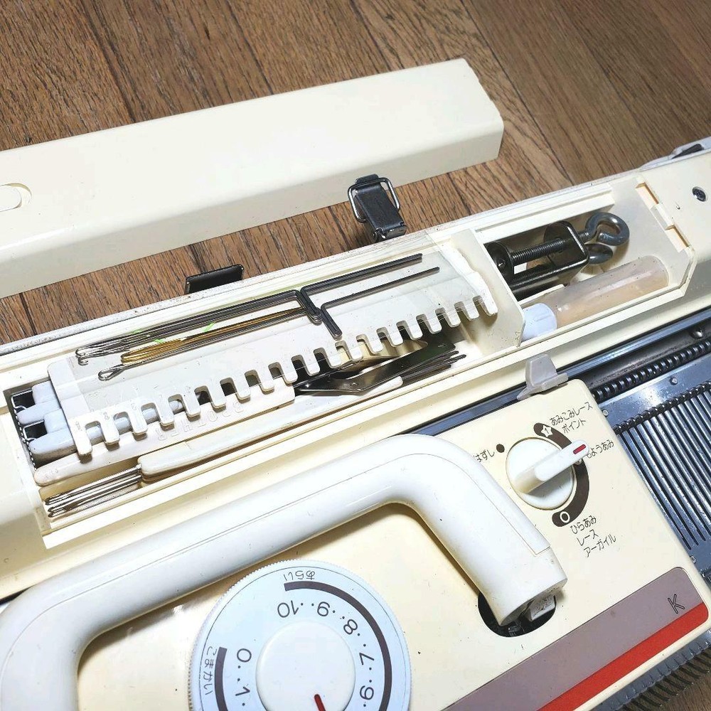 Brother KH-930 Knitting Knitleader Machine with case