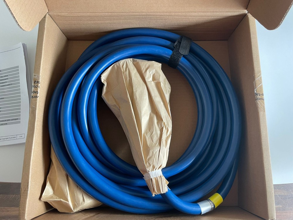 FORD E CHARGING CABLE FOR ALL PUBLIC CHARGING STATIONS, LENGTH: 8M, 32A, 3 PHASE
