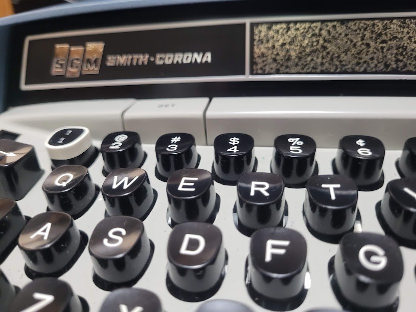Smith-Corona Electra 120 typewriter with Case Tested And Working!