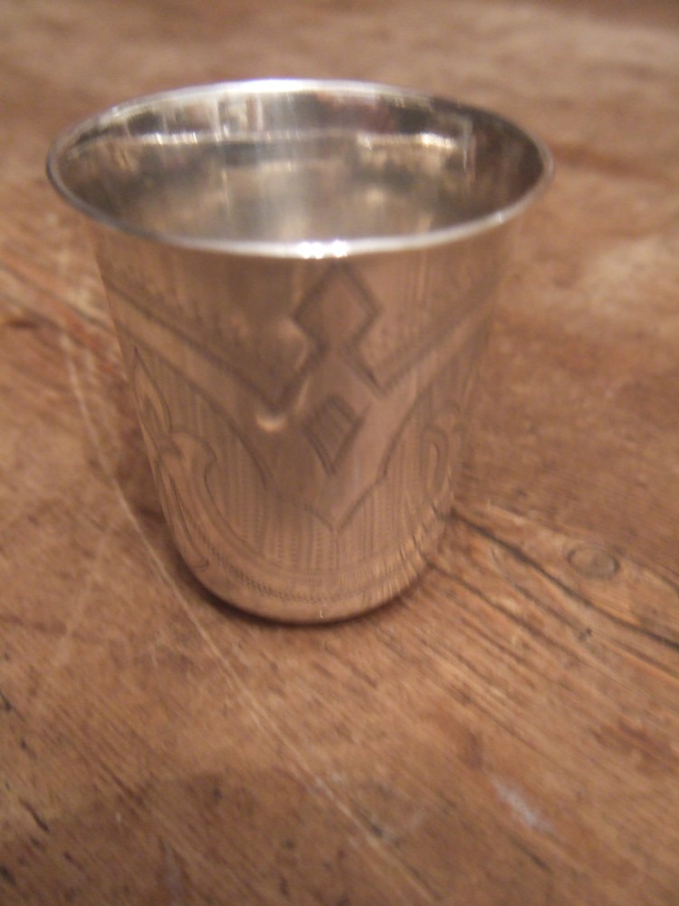 ANTIQUE (1878) RUSSIAN (MOSCOW) SOLID SILVER (84 ZOLOTNIK) ENGRAVED BEAKER