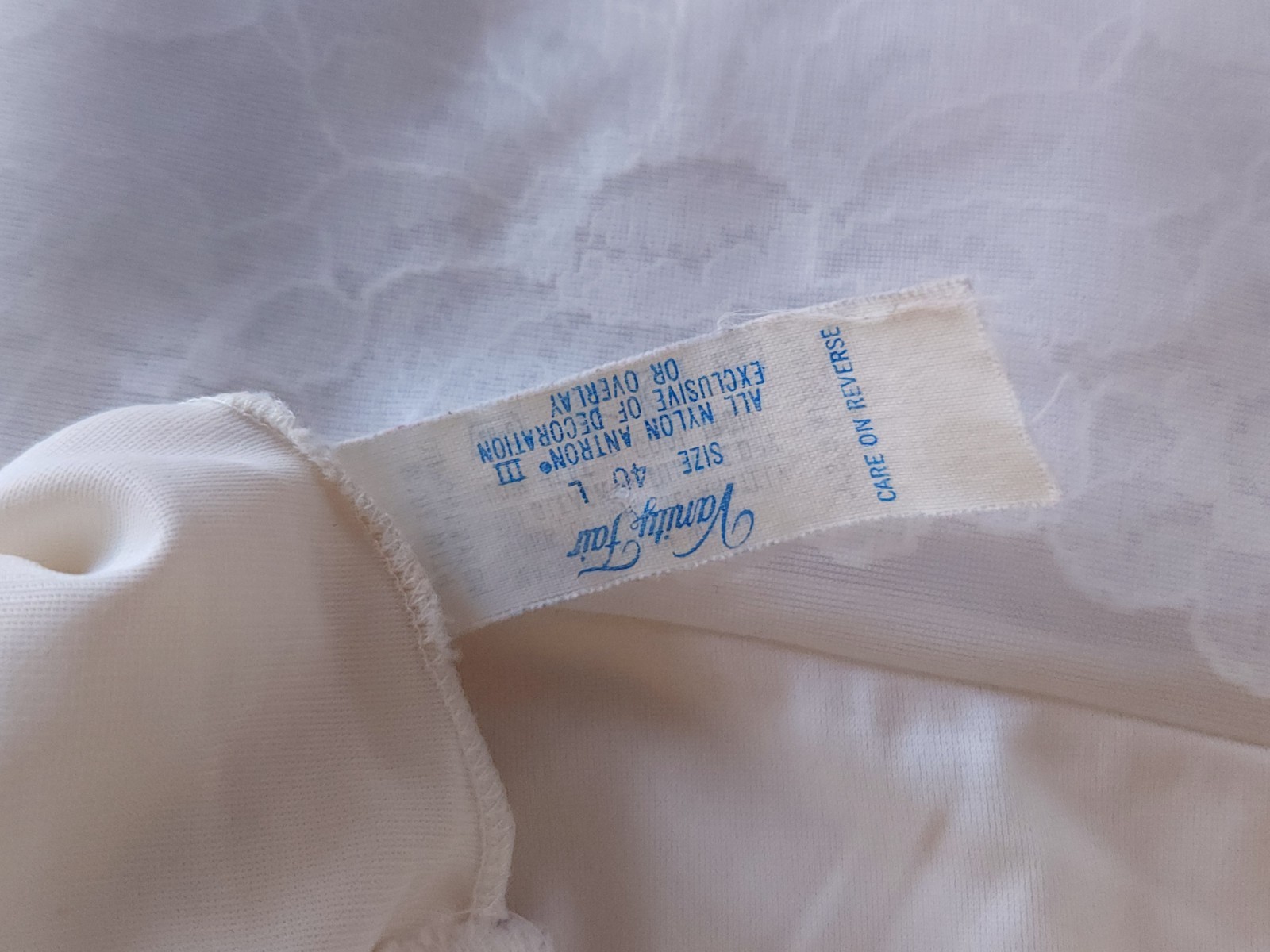 Vintage Vanity Fair Lingerie Slip Size 40 L Ivory Lace Made in USA Coquette