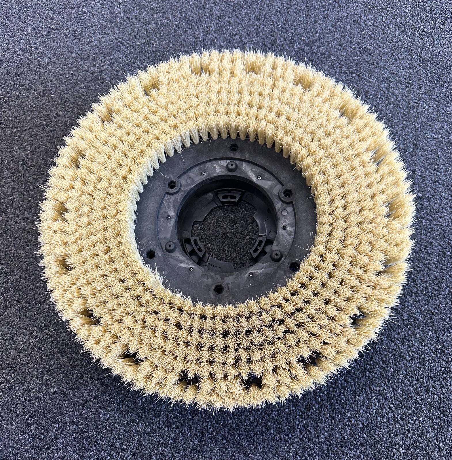 16" White Tampico Fiber Brush Complete with Riser and 9200 Clutch Plate