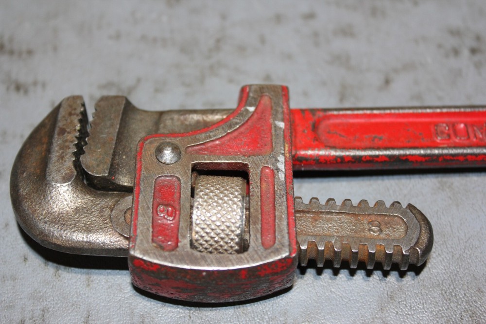 COMPANION 8'' PIPE WRENCH TOOL
