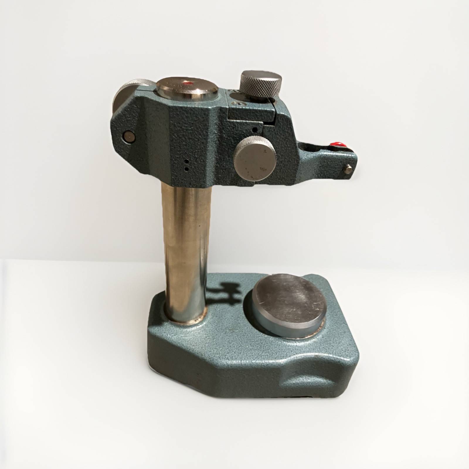 Mitutoyo 7004 Dial Gage Stand w/ Flat Anvil ø30mm Shaft, ø3/8in Stem, 4in Travel