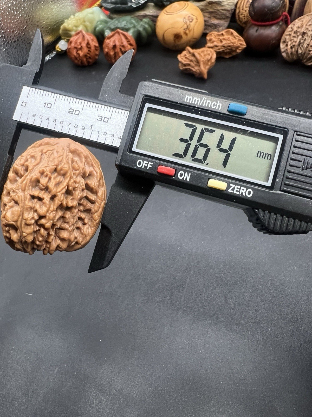 Pair of Match Chinese Health Walnut Collection36×38×36.5mm 精配文玩核桃～闷尖涿鹿南疆石