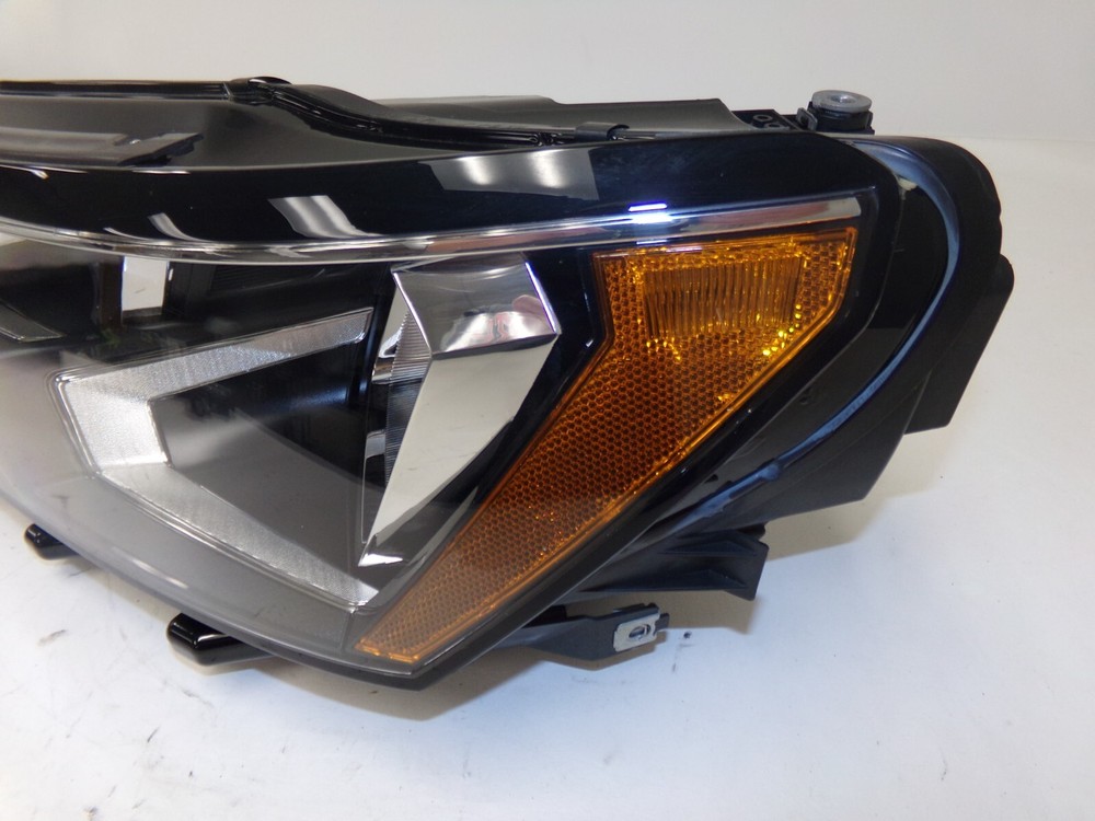 This is a Driver Left Headlight Halogen Fits 16-19 PASSAT