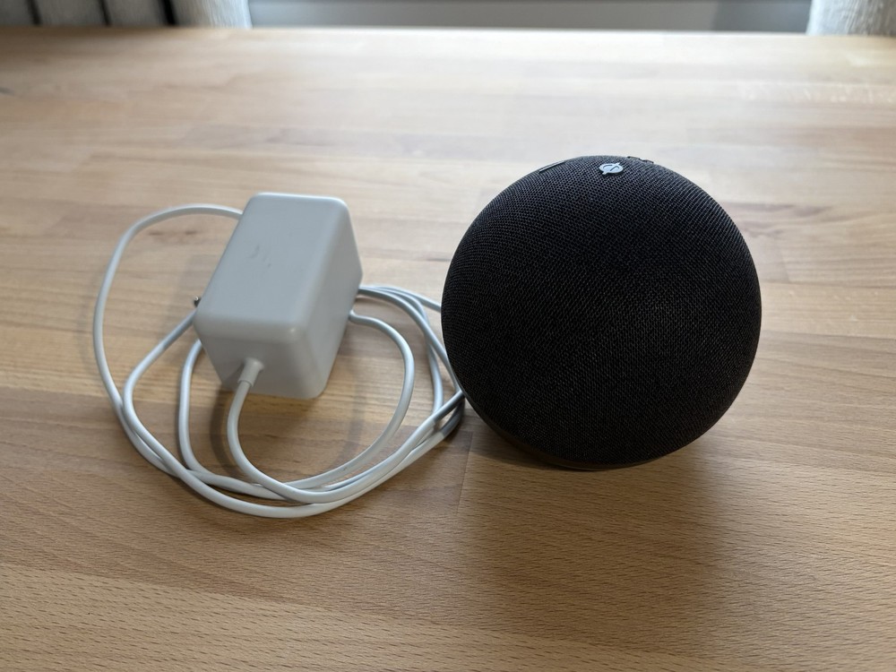 Amazon Echo Dot (4th Generation, Charcoal) w/ Charger [Pre-owned]