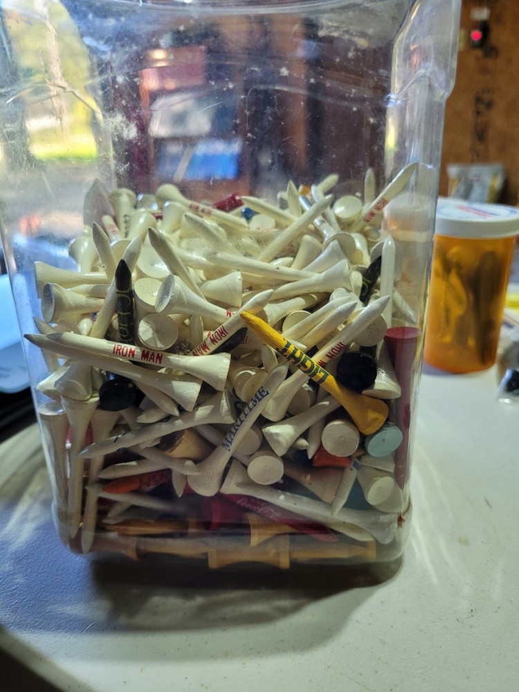 Various Branda Of Golf Tees