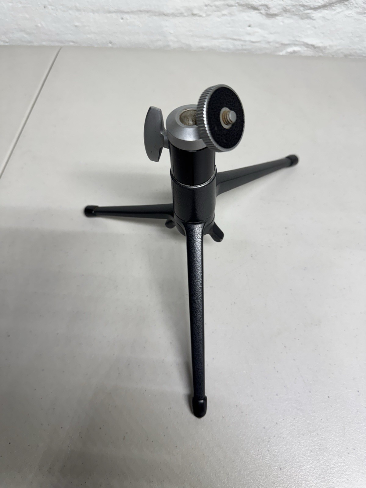 Vintage LEITZ WETZLAR CAMERA COMPACT SMALL TRIPOD W/ BALL JOINT HEAD SOCKET