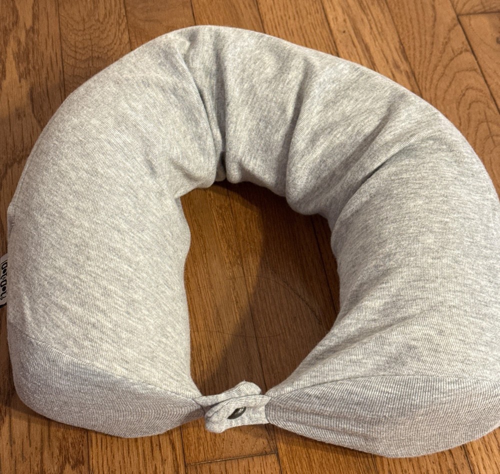 Dot&Dot Twist Memory Foam Travel Pillow Grey